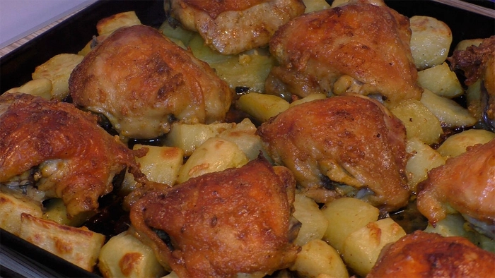 Готовим картофель с маринованной курицей