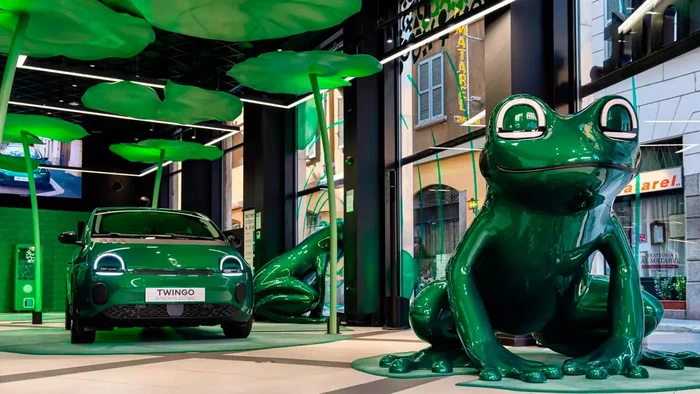 Gurbaga gaýdyp geldi: «Renault» «Twingony» sungat obýektine öwürdi