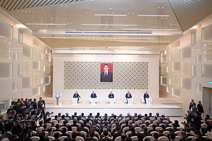 Merkezi Aziýa döwletleriniň Baştutanlarynyň ýedinji konsultatiw duşuşygy Özbegistanyň paýtagty Daşkentde geçer