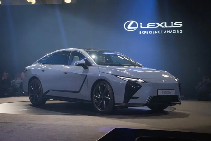 Lexus ES 2026: утонченная элегантность и новый уровень оснащения