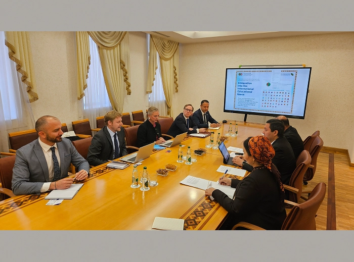 В Министерстве образования Туркменистана прошла встреча с делегацией AQA Global
