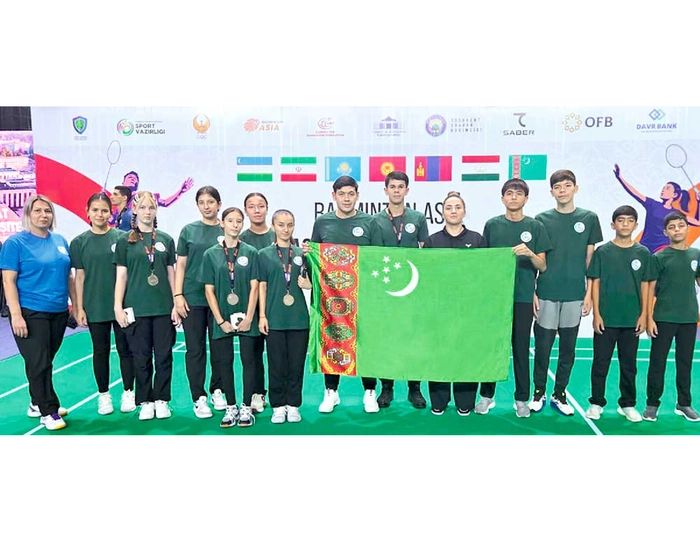 Badmintonçylarymyz taryhda ilkinji gezek abraýly halkara ýaryşyň hormat münberine çykdylar