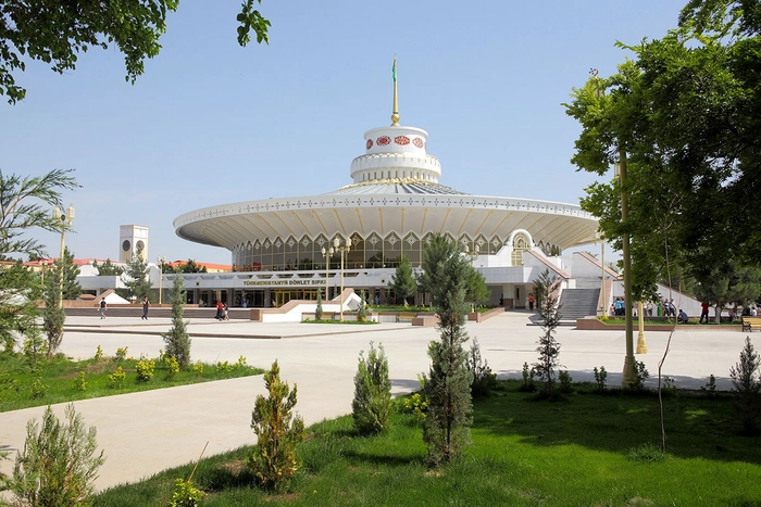 Зажигательные номера, конные выступления и шоу с животными