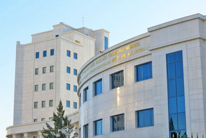 Aşgabatda A.S.Puşkin adyndaky türkmen-rus orta mekdebiniň goşmaça binasy gurlar