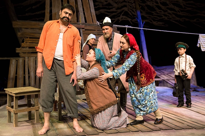 Dynç günleriňizi gyzykly geçiriň: 17 — 19-njy oktýabr aralygynda ýurdumyzyň teatrlarynda hödürlenjek tomaşalar