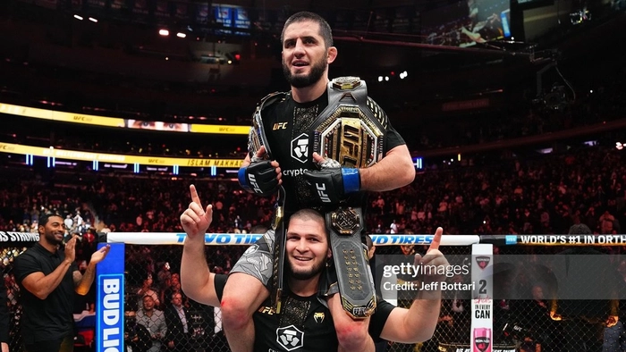Islam Mahaçew Della Maddaleni ýeňdi iki agramda «UFC-niň» çempiony boldy