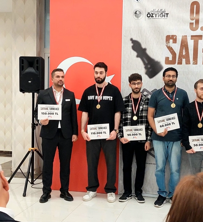 Türkmen grossmeýsteri Türkiýede geçen halkara ýaryşyň ýeňijisi boldy