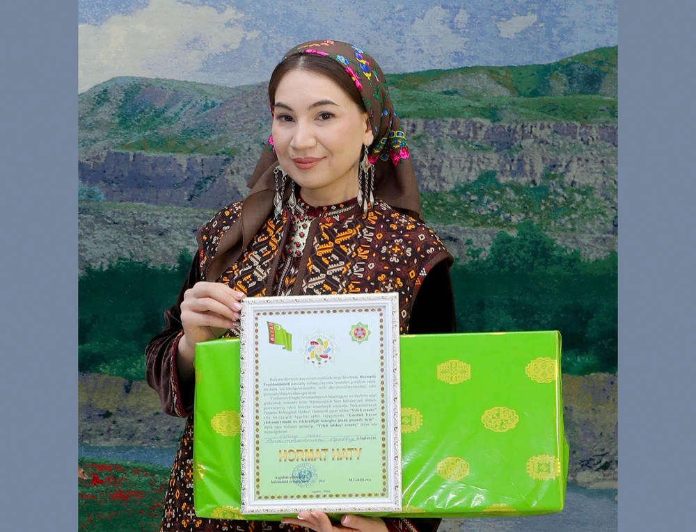 «Ýylyň zenany»: Ogulbeg Berdimyradowa — Aşgabat boýunça «Ýylyň telekeçi zenany» diýen adyň hem-de birinji ornuň eýesi