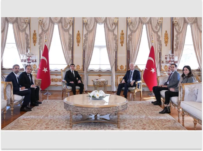 Türkmenistanyň Baş konsuly Stambulyň häkimi bilen duşuşdy