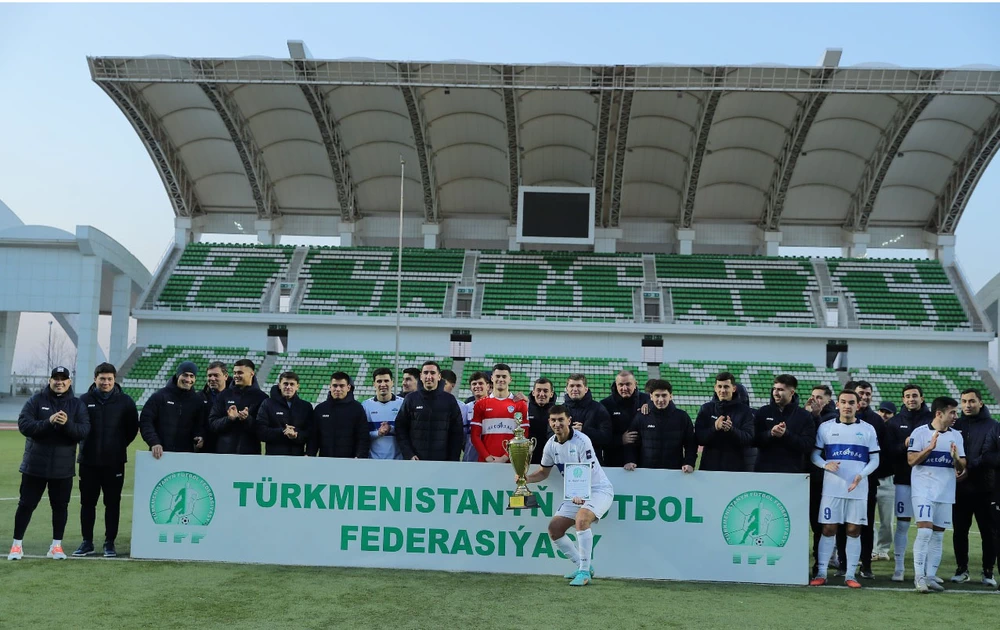 «Arkadag» topary bassyr ikinji ýyl Türkmenistanyň Futbol federasiýasynyň Kubogyna eýe boldy