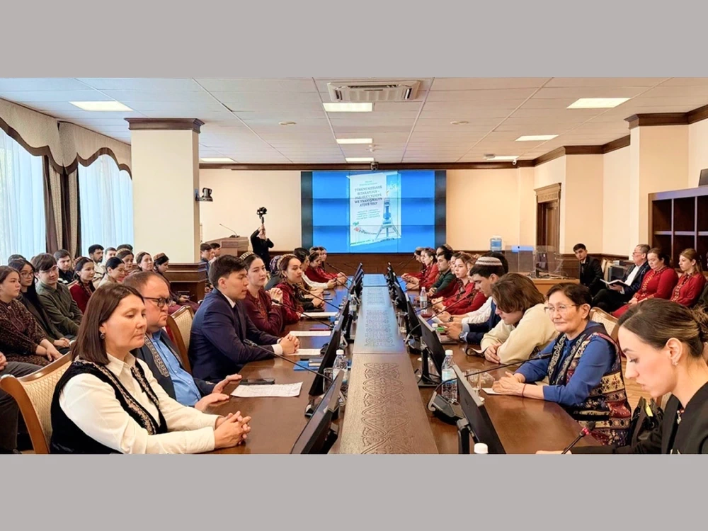 Astanada Türkmenistanyň Garaşsyzlygynyň 35 ýyllygyna bagyşlanan tegelek stol geçirildi