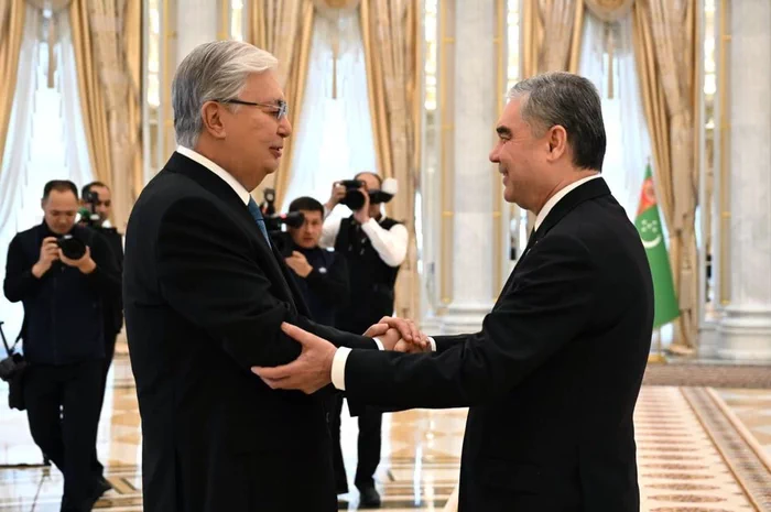Türkmen halkynyň Milli Lideri doganlyk Gazagystany Abaý Kunanbaý oglunyň ajaýyp setirleri bilen mübärekledi