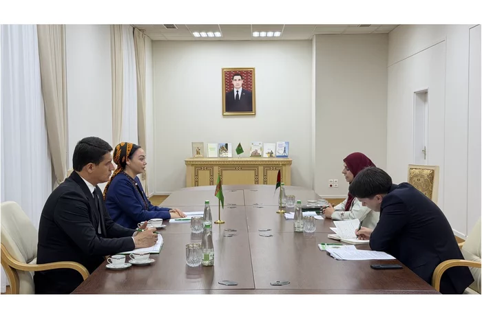Председатель Парламента Туркменистана провела встречу с Послом Государства Палестина