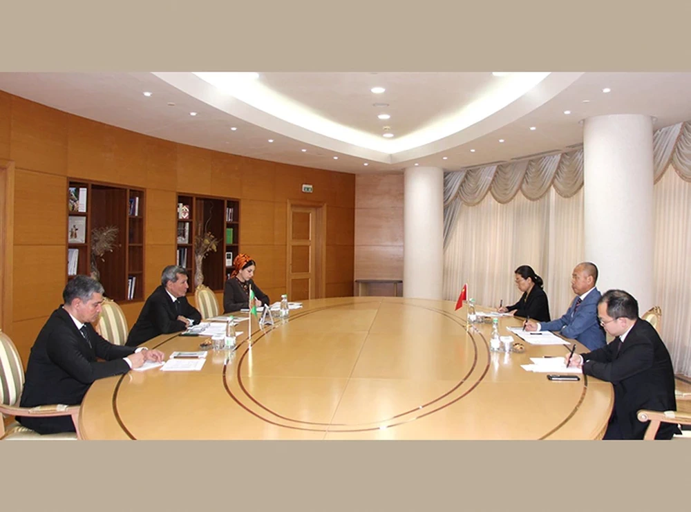 Türkmenistan we HHR gazanylan ylalaşyklary durmuşa geçirmegiň gurallaryny maslahatlaşdy