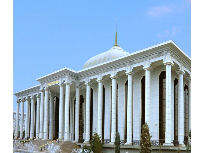 В Меджлисе Туркменистана проведено заседание, посвящённое итогам работы за январь-апрель 2026 года