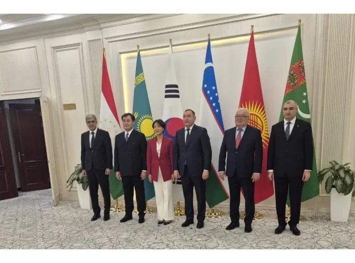 Merkezi Aziýa ýurtlarynyň we Koreýa Respublikasynyň diplomatlary öňde boljak sammitiň gün tertibini maslahatlaşdy