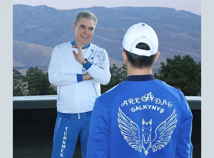 Türkmen halkynyň Milli Lideri Niderlandlardaky çykyşlarynyň öňüsyrasynda «Galkynyş» toparynyň agzalaryna ak pata berdi