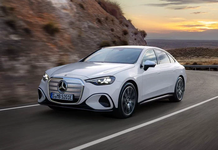«Mercedes-Benz» meşhur «C-Classyň» täze neslini tanyşdyrdy