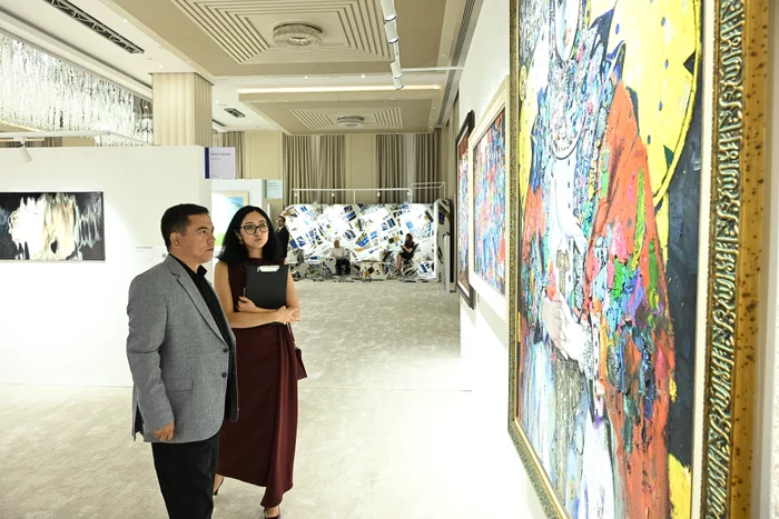 «GabalaFest»: türkmen suratkeşi abraýly festiwalyň çägindäki halkara sungat sergisine gatnaşdy