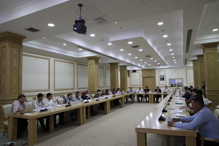 Hazary goramak: Türkmenistanda plastik hapalanma garşy göreşmegiň täze çäreleri maslahatlaşyldy
