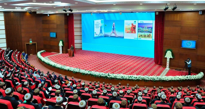 В Ашхабаде состоялась презентация книги Президента Туркменистана на азербайджанском языке